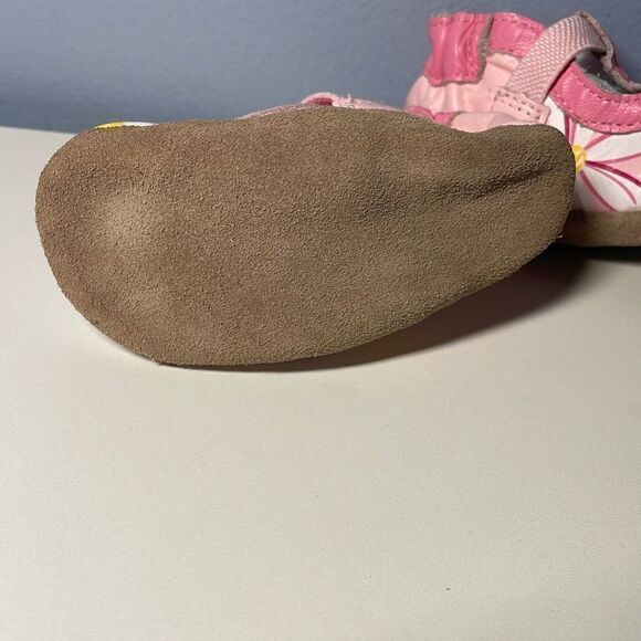 Robeez Big Flower Moccasin Baby Shoes - Picture 2 of 4